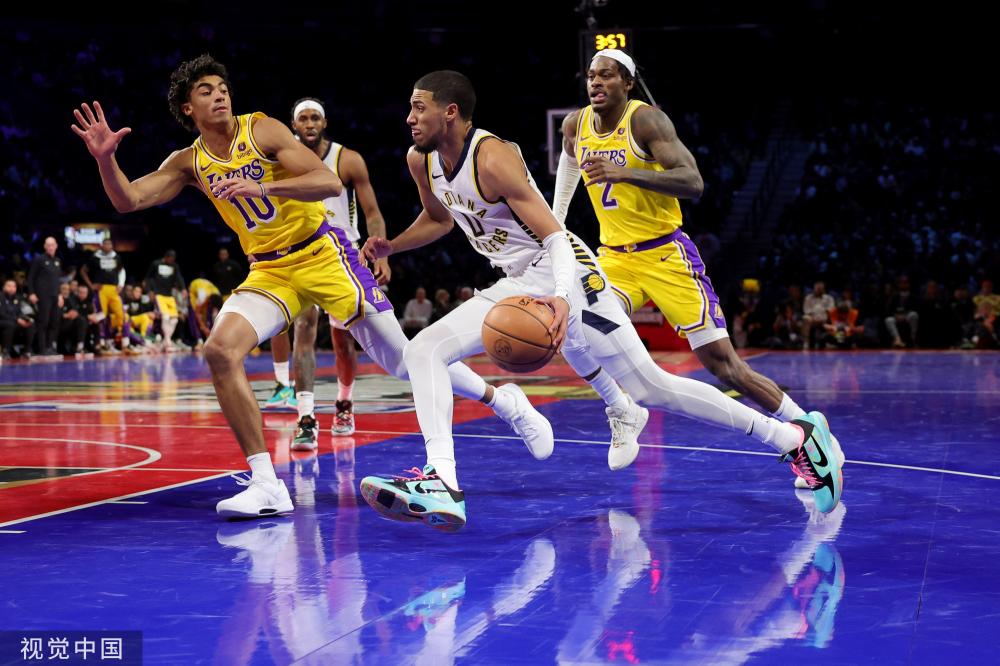 国足实现突 国足实现突